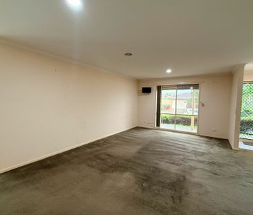 1 Nilufa Court, Hampton Park VIC - Photo 5