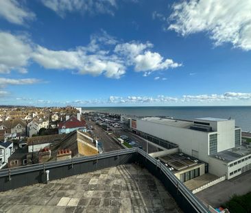 A 3 Bedroom Penthouse Instruction to Let in Bexhill - Photo 2