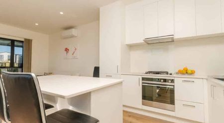 Trendy and near new - Photo 5