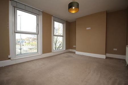 2 bedroom maisonette to rent - Photo 4