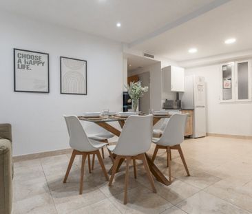 Interior room in Plaza de Santa Cruz - Photo 2