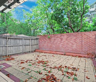 Spacious 3-Bedroom Townhouse with Double Parking - Photo 2