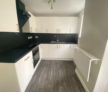 4 bedroom terraced house to rent - Photo 3