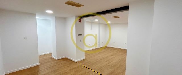 LISBON CENTER / MARQUÊS - AMOREIRAS office with 3 rooms - Photo 1