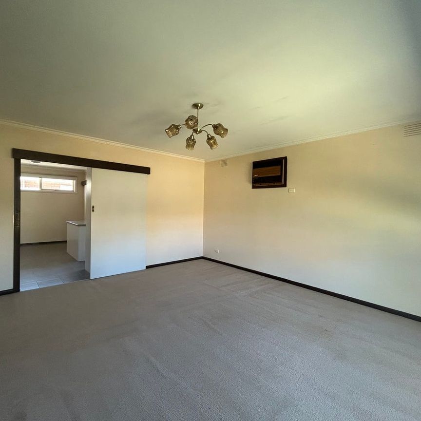 Large 2 bedroom villa unit at front of block - Photo 1
