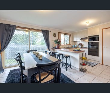 2/6 Bertrand Close, Berwick, Vic 3806 - Photo 4