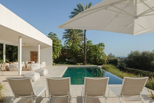 4 bedroom luxury Villa for rent in Casares, Andalusia - Photo 1