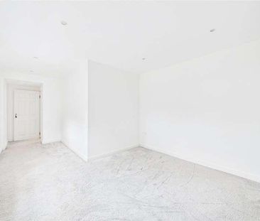 Sutton Lane, Banstead, Surrey, SM7 - Photo 2