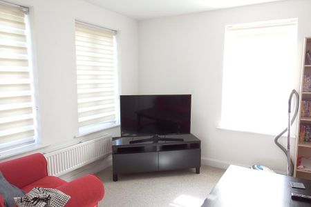 1 bedroom in a house share to rent - Photo 3