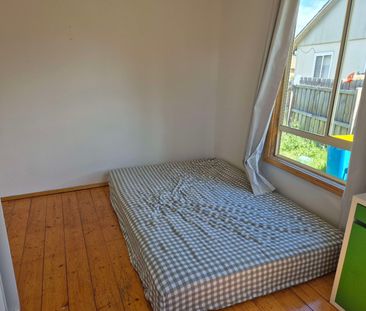 Doveton - Photo 1