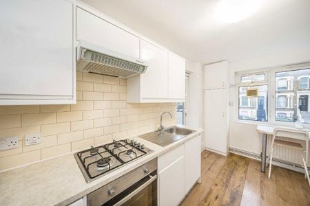 3 bedroom flat to rent - Photo 5