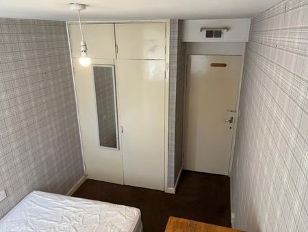 Room in a Shared Flat, York Road, SW11 - Photo 3