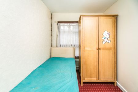 3 bedroom terraced to rent - Photo 3