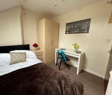1 bedroom in a house share to rent - Photo 3