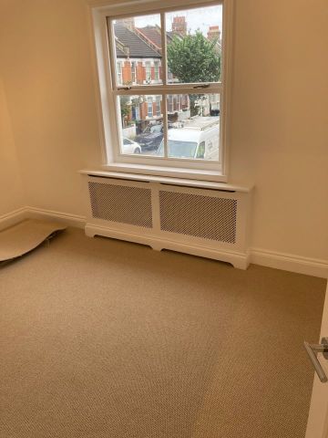 2 Bed Flat, Munster Road, SW6 - Photo 3