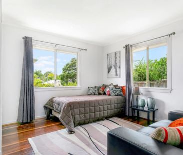 Light-Filled Family Home in Mansfield School Catchment - Photo 4
