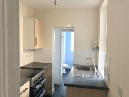 2 bedroom flat to rent - Photo 3