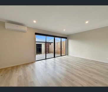 15 Avalon Walk, Armstrong Creek, Vic 3217 - Photo 2