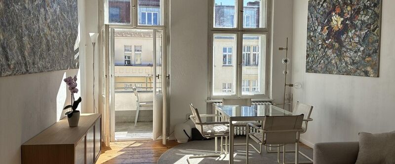 Exklusiv möblierte 2-Zimmer-Altbauwohnung mit Süd-Balkon - Photo 1