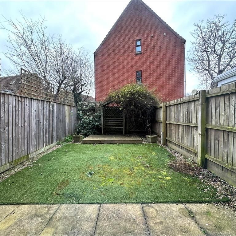 4 bedroom terraced house to rent - Photo 1