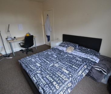 3 bedroom detached house to rent - Photo 2