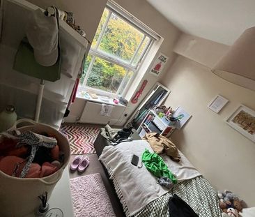 Room in a Shared House, London, SW17 - Photo 2