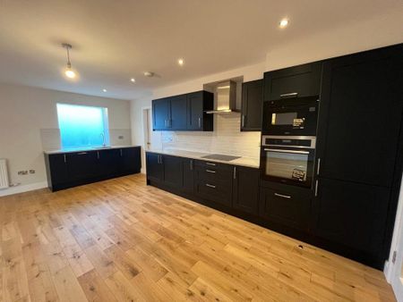 4 bedroom terraced house to rent - Photo 3