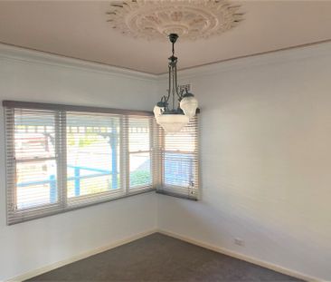 Family Home in the Heart of Newport! - Photo 4