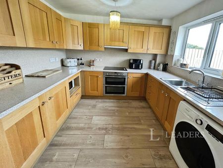2 bedroom end of terrace house to rent - Photo 3