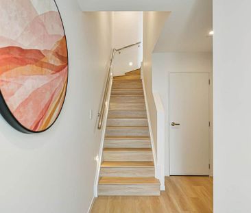 Fully Furnished Modern Townhouse in Flat Bush - Photo 2