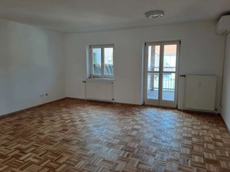 Bestlage-nahe Stadtzentrum, sanierte 2 ZI & Klimaanlage mit großem Balkon, Carport - Foto 5