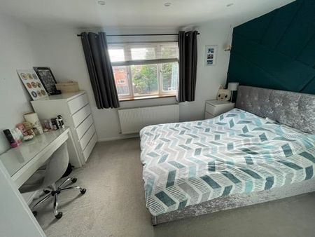 PETERBOROUGH - Photo 3