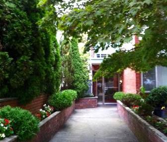 1 BEDROOM SUITE IN THE HEART OF KERRISDALE $1790 - Photo 2