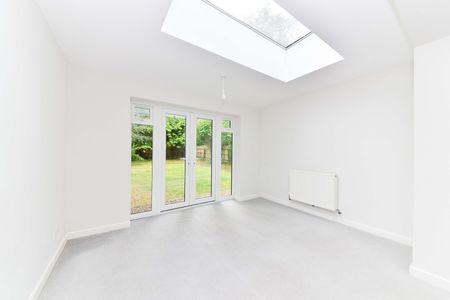 4 Bed Terraced House, Cockthorpe Close, B17 - Photo 2