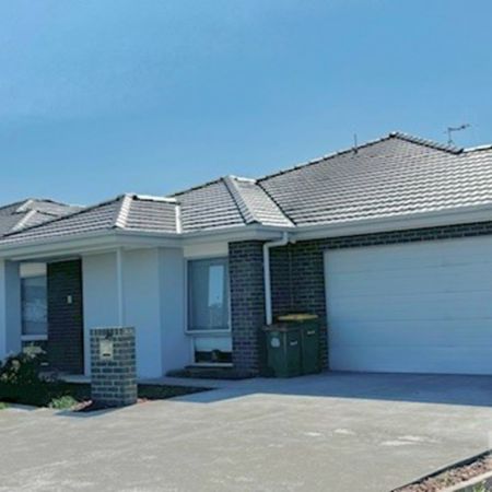 4 Bedroom Ensuite Home In Popular Googong - Photo 4