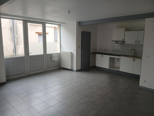 Location Maison 3 pièces 66m² SAUVETERRE DE GUYENNE 33540 - Photo 1