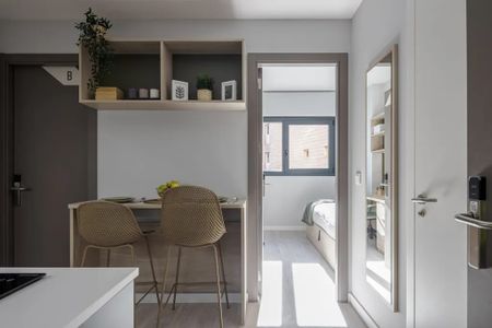 Calle Elche, Sevilla, Andalusia 41013 - Photo 5