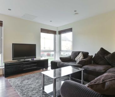 Dalmeny Way, Epsom - Photo 2