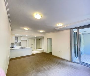 One Bedroom Apartment with Courtyard, Opposite Kogarah Station - Photo 2