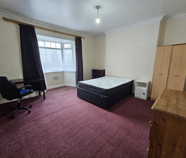 5 Bed Student Accommodation - Photo 3