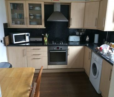 Student House 3 Bed available 2020 - Photo 1