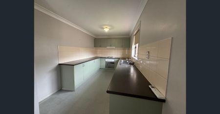 Two Bedroom Semi-Detached Townhouse with Single Garage - Photo 4