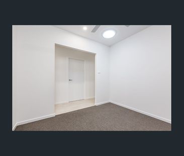 Modern Four Bedroom Duplex - Photo 3