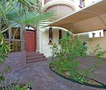 Amazing 5BR Villa | Swimming pool | Prime Area - Photo 2