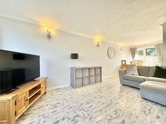 3 bedroom semi-detached house to rent - Photo 1