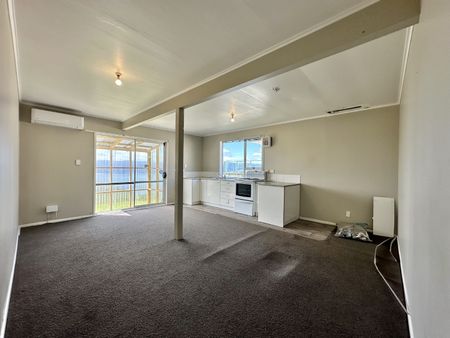 2-Bedroom Flat in Newlands - Photo 3