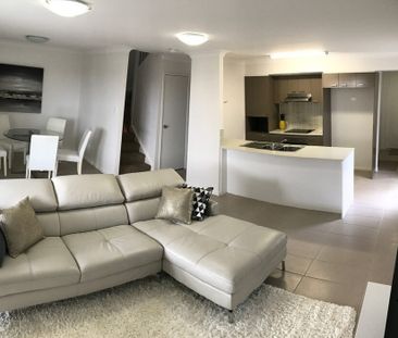 4 BED / 3 BATH / 2 GARAGE - Photo 2