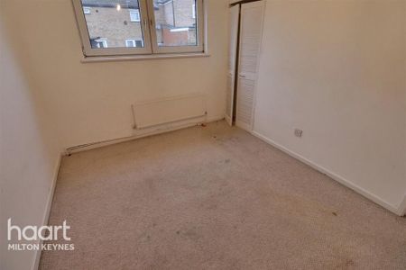 4 bedroom semi-detached house to rent - Photo 4