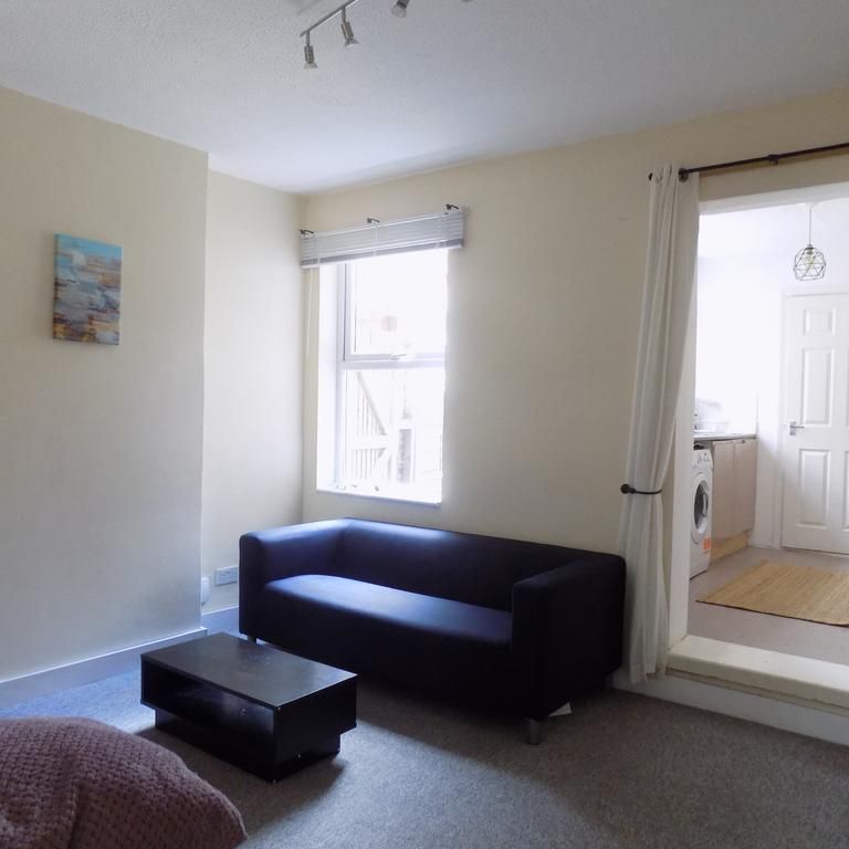 4 bedroom terraced house to rent - Photo 1