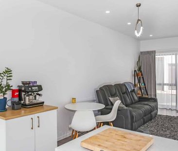 Single Garage & Modern Living - Photo 1